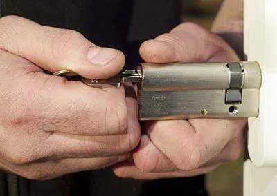 Super Locksmith Services Minneapolis, MN 612-924-1925 Super Locksmith Services Minneapolis, MN 612-924-1925 - 29-10